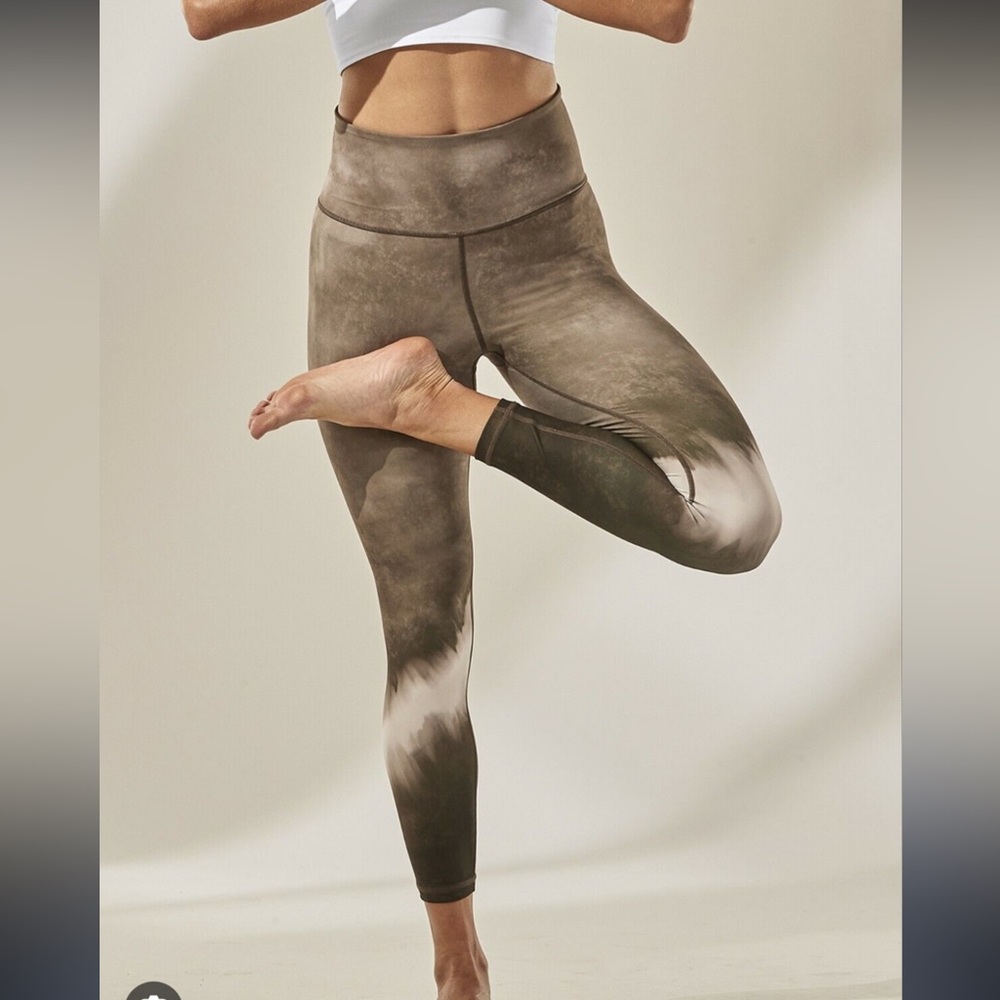 Athleta Elation Watercolor Stripe 7/8 Tight Leggings